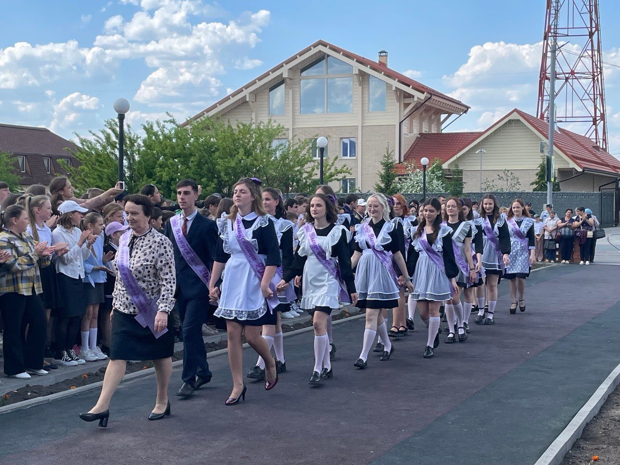 В добрый путь! Для выпускников Частоозерской школы прозвенел последний звонок..