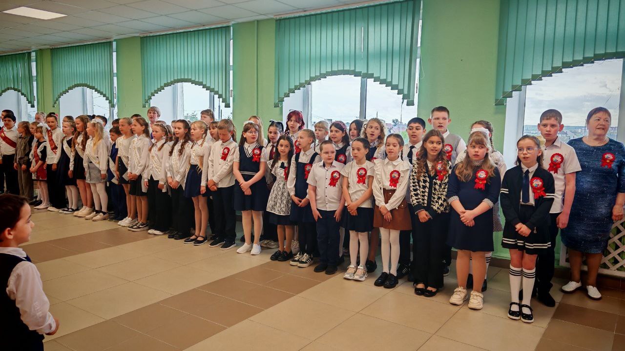 Сегодня в нашей школе прошла торжественная линейка, посвящённая окончанию учебного года..